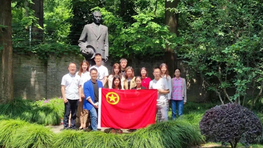 传承五四薪火，坚定理想信念，用脚步感受红色之城