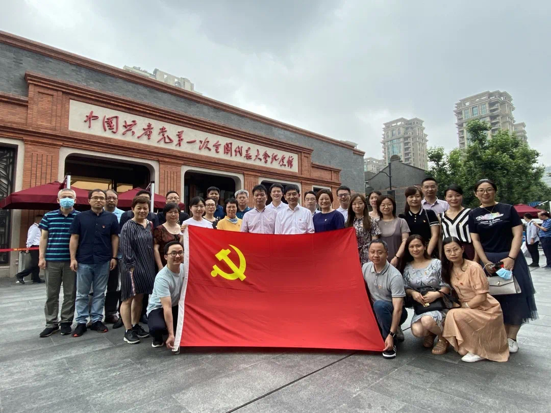 华东疗养院党委组织瞻仰中共一大纪念馆