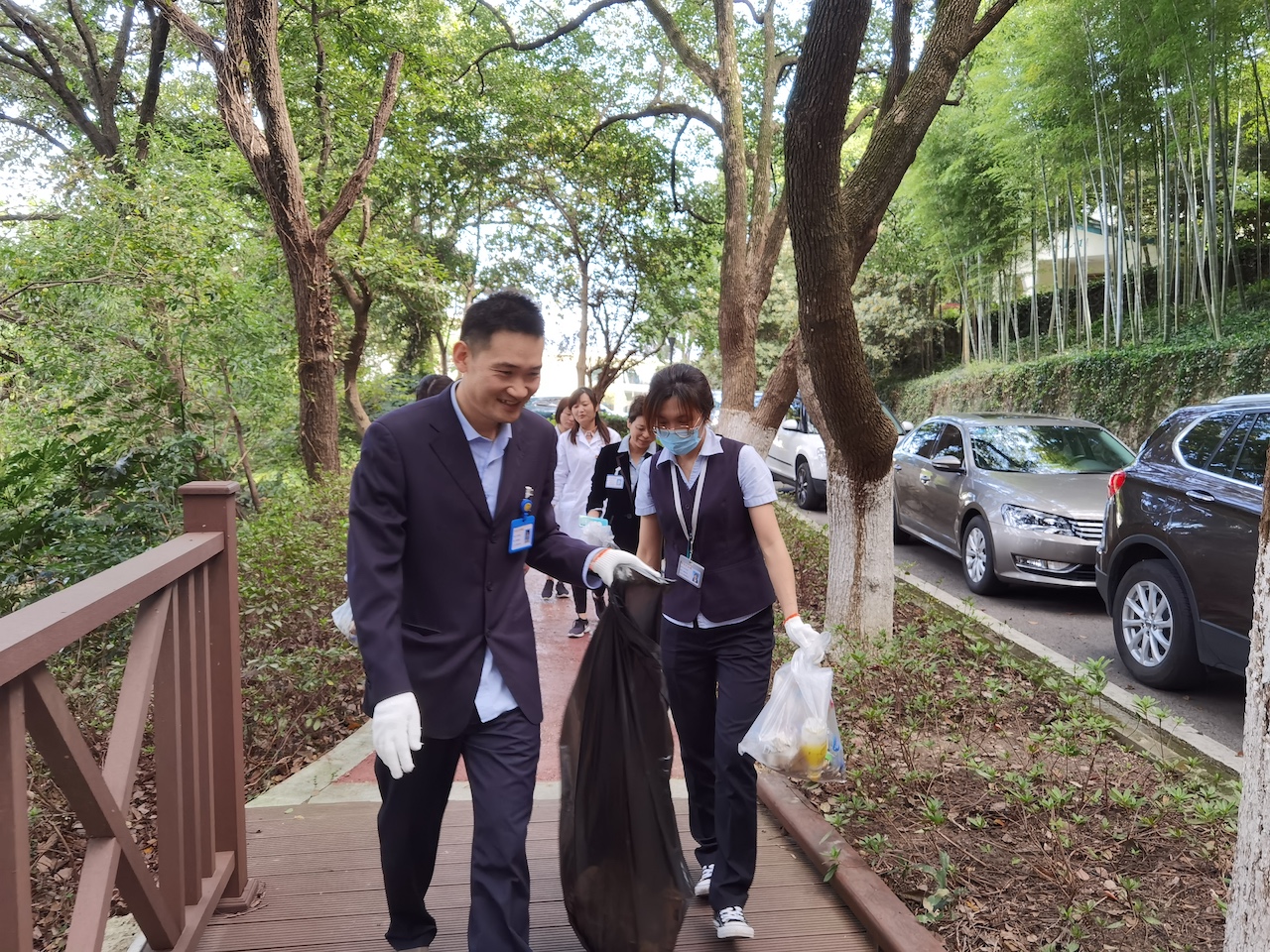 学史力行办实事 美化环境我先行