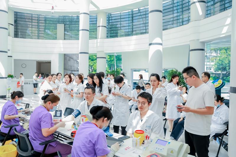 我为群众办实事 为爱撸袖传温情│上海市保健医疗中心开展无偿献血活动